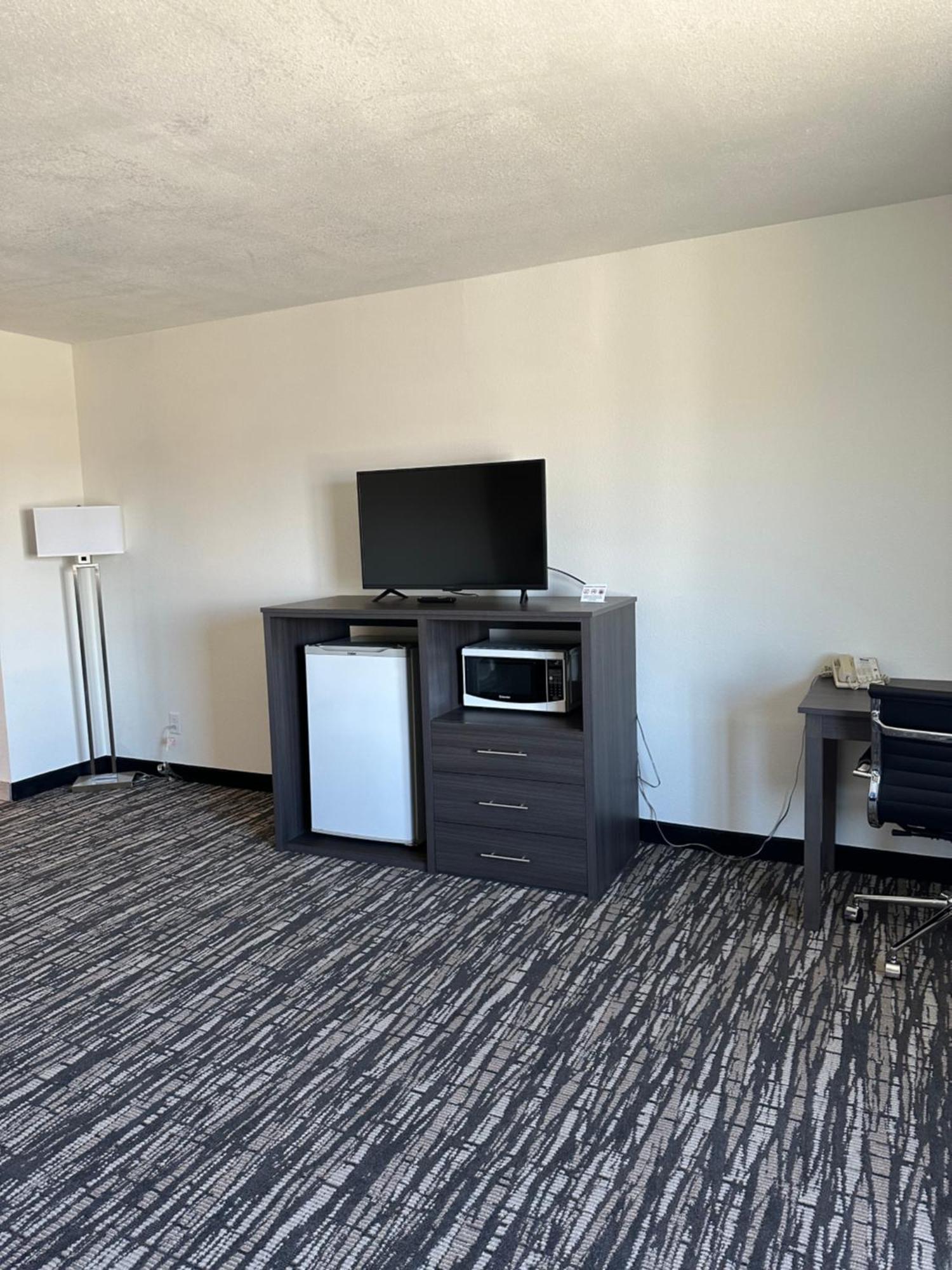 Super 8 By Wyndham Grand Island Hotel Ngoại thất bức ảnh